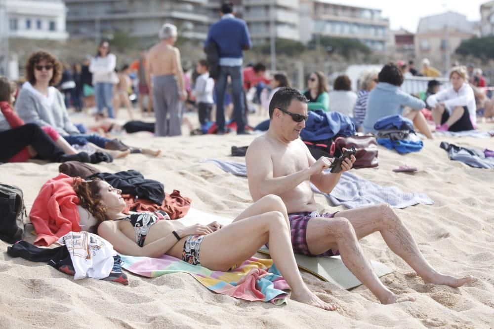 El primer bany de l''any a Palamós