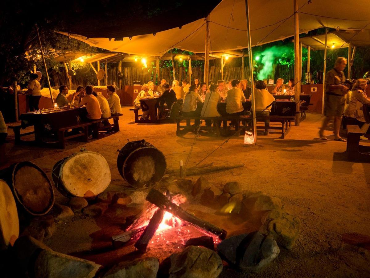 Cena en la Boma