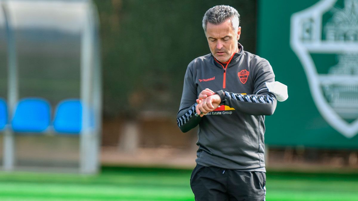 Fran Escribá durante un entrenamiento del Elche