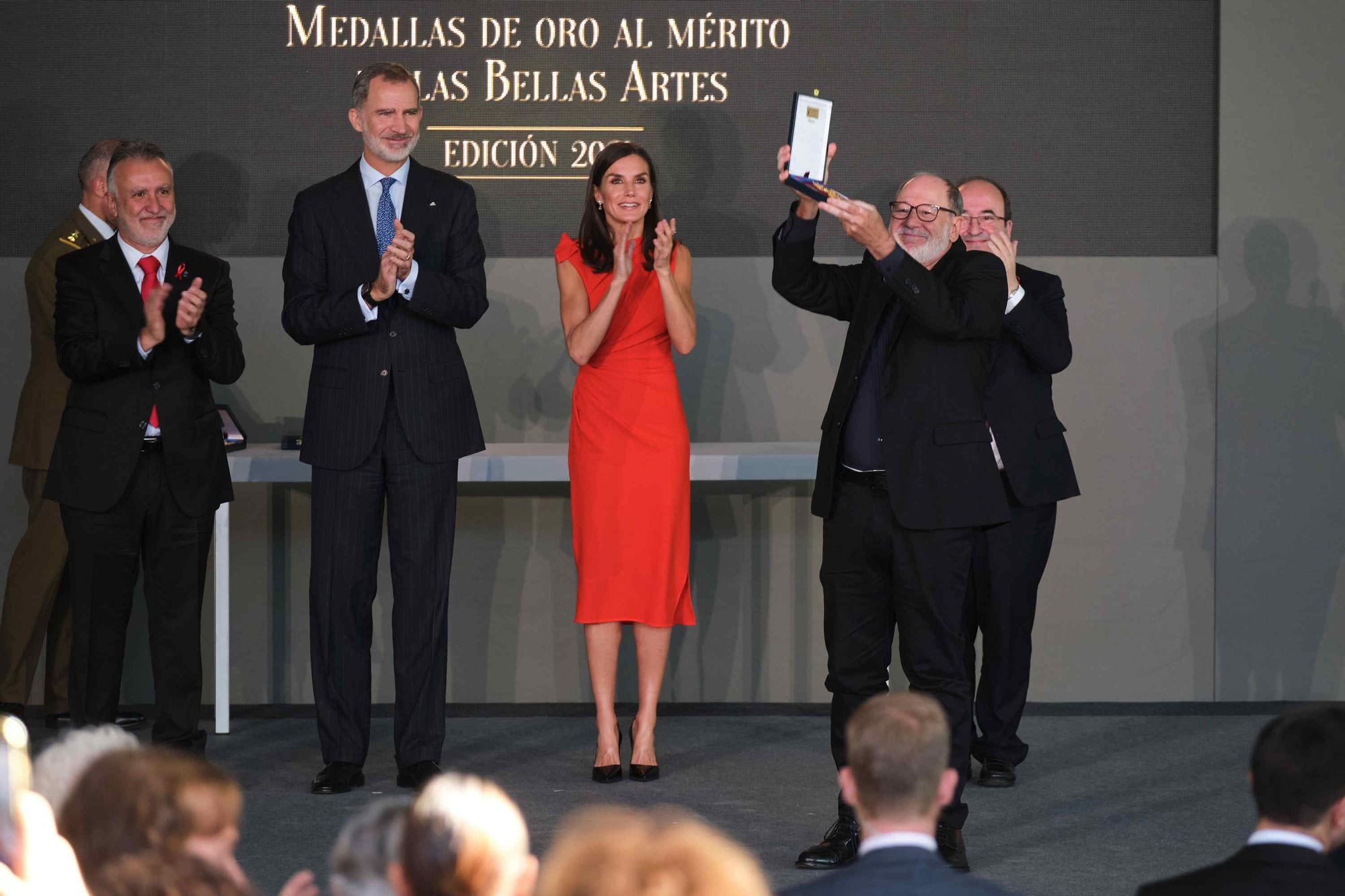 Los Reyes entregan en las Islas las Medallas de Oro al Mérito en las Bellas Artes a 32 personalidades de la cultura