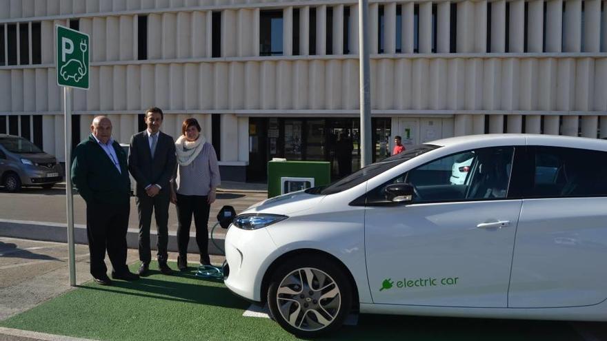 Instalado el primer punto de carga para coches eléctricos