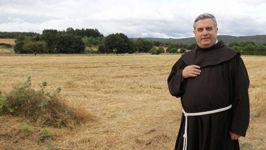 José Rodríguez Carballo, en una reciente visita a su pueblo, Lodoselo, en Ourense. // Jesús Regal