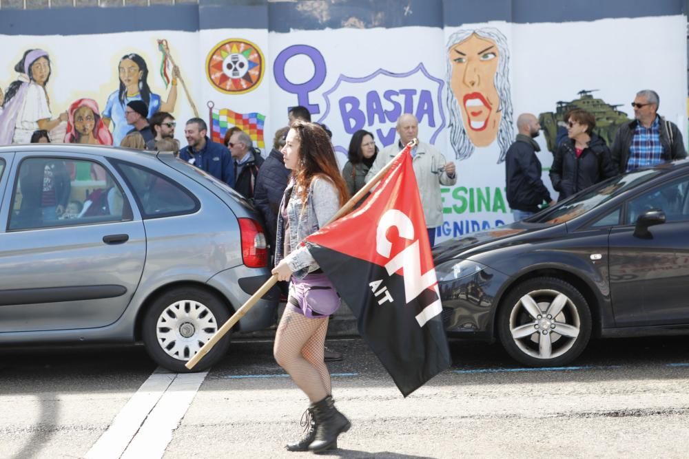 Los sindicatos minoritarios reclaman en Gijón políticas contra la precariedad