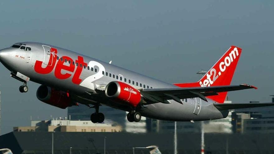 Ein Jet2-Flieger auf dem Flughafen in Palma