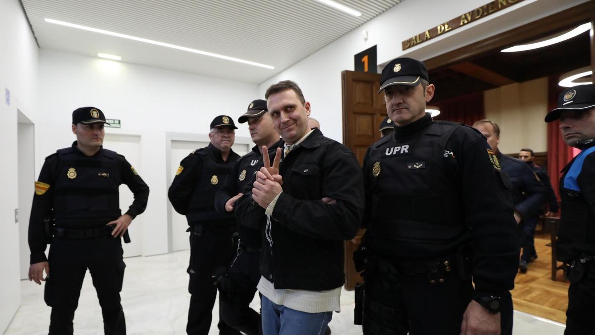 Norbert Feher, alias 'Igor El Ruso', en el juicio celebrado por el triple asesinato del ganadero José Luis Iranzo y los guardias civiles Víctor Caballero y Víctor Romero.