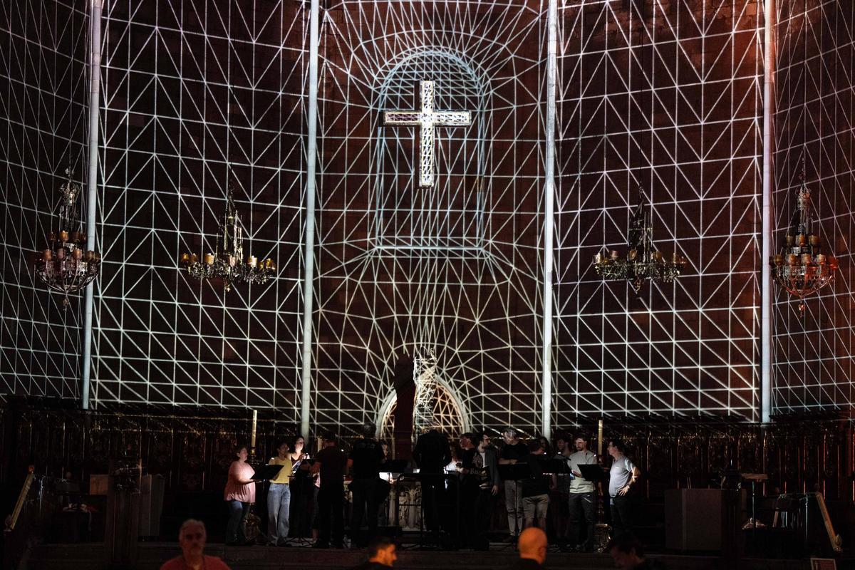 ‘LUMINISCENCE’, un espectáculo inmersivo de luz y música en Santa Maria del Pi
