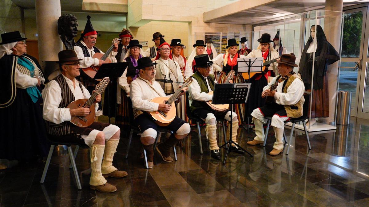 Exposición itinerante Las vestimentas tradicionales de Gran Canaria durante los siglos XVIII y XIX