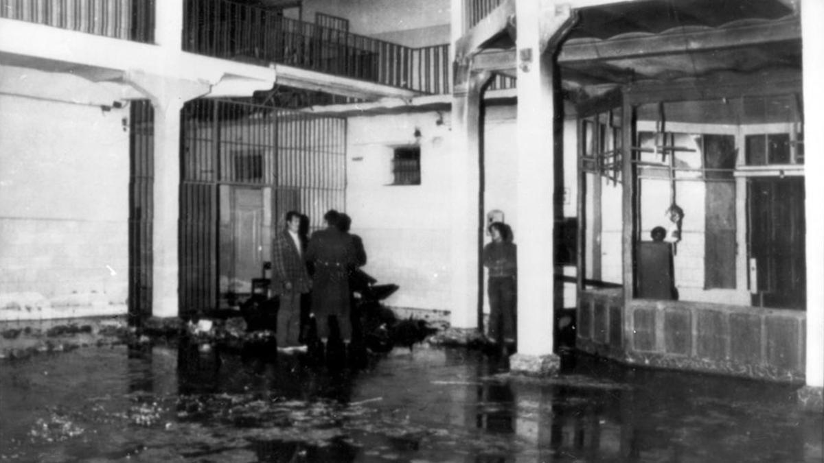 Estado en el que quedó la cárcel de Zaragoza tras el motín y el incendio organizado por algunos de los reclusos en 1978.