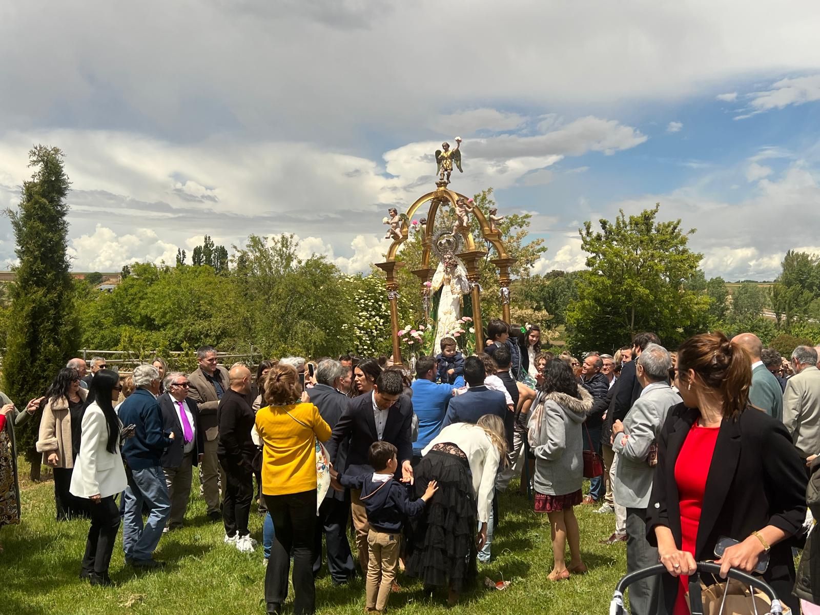 GALERÍA | Villaescusa honra a su patrona, la Virgen del Olmo