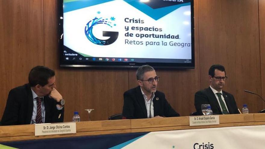 Arcadi España destaca el papel de la Geografía para la aplicación de las políticas territoriales