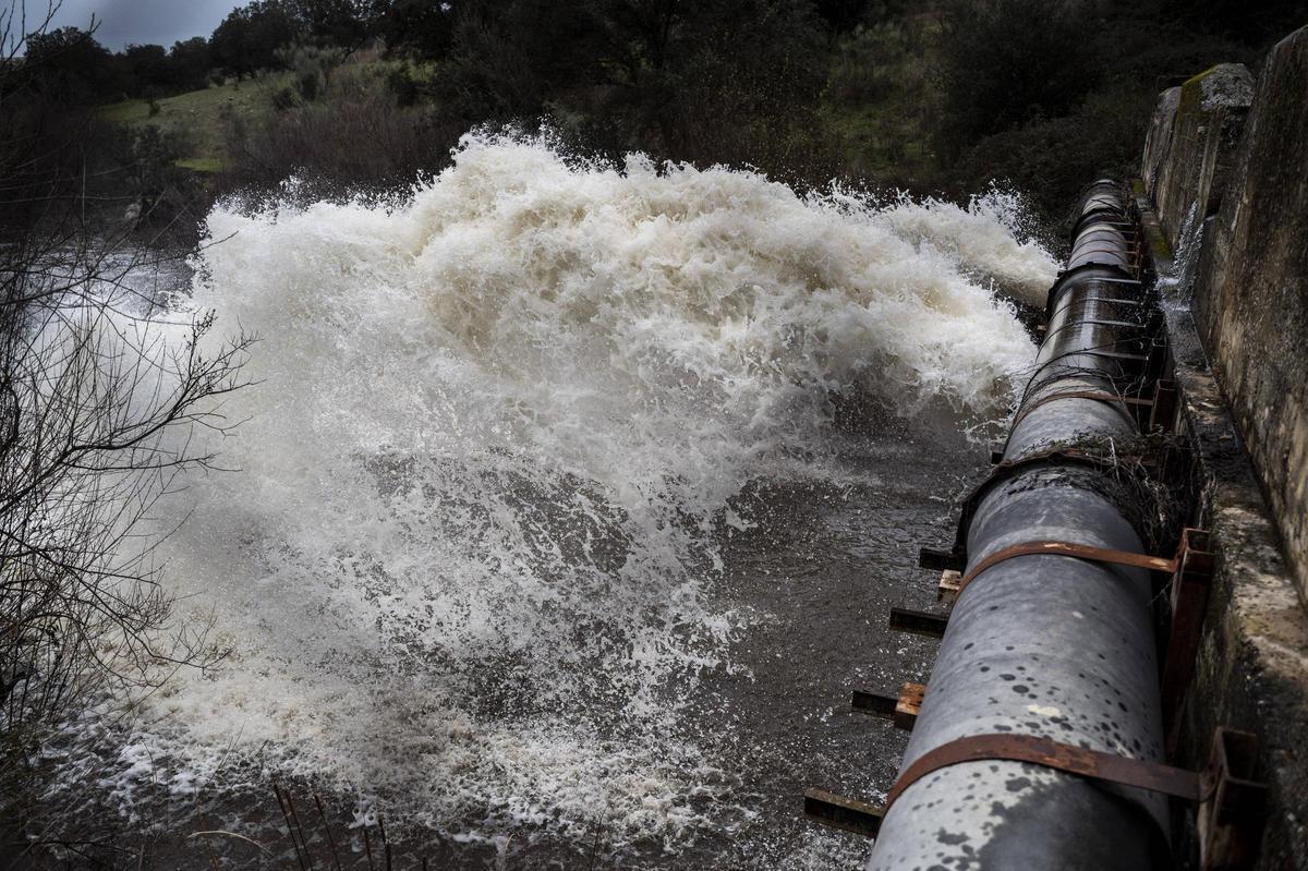 Fotogalería | Así ha sido el desembalse del Guadioloba, este viernes Fotogalería | Así ha sido el desembalse del Guadioloba, este viernes