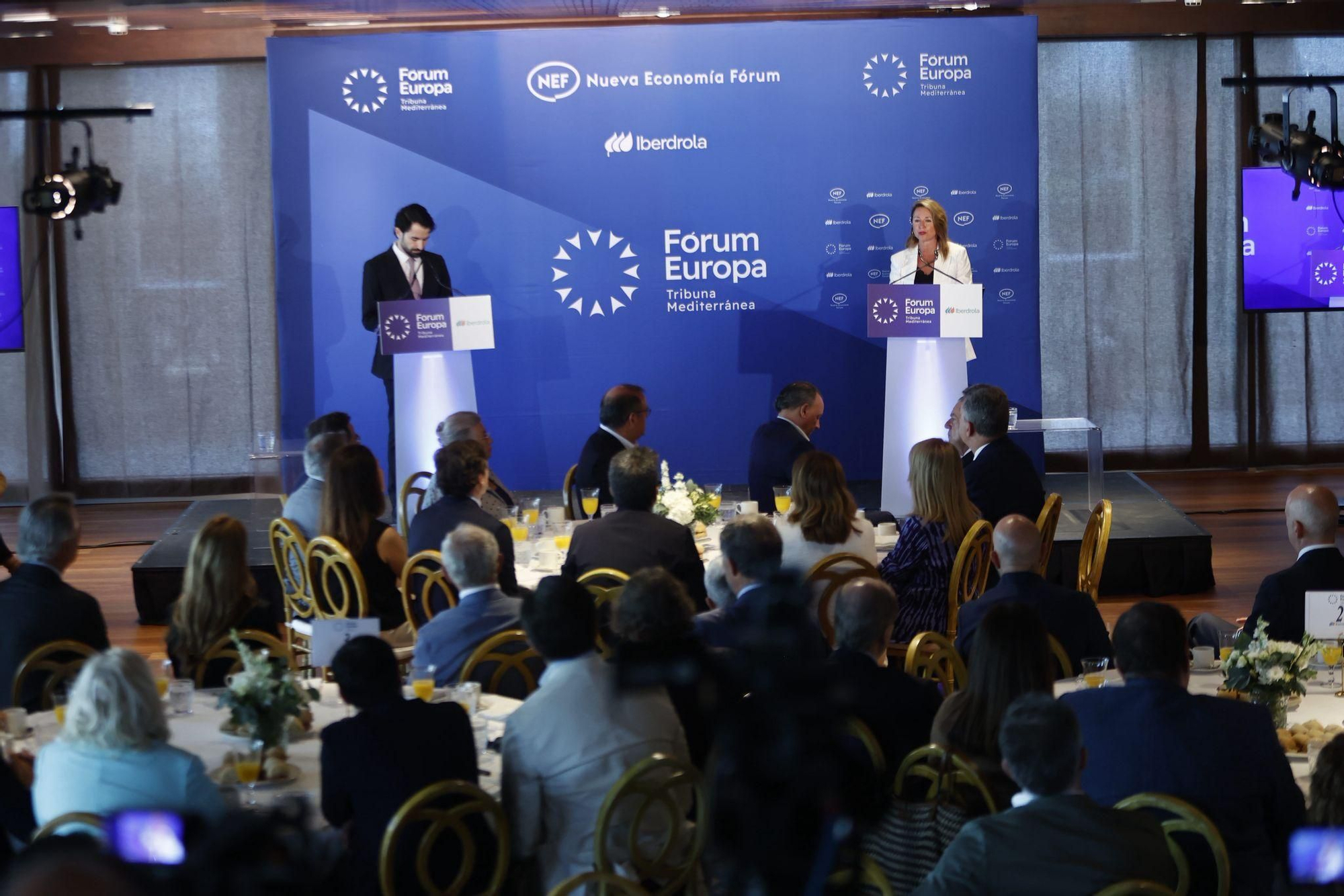 La puesta en escena de la intervención de Begoña Carrasco en el Fórum Europa