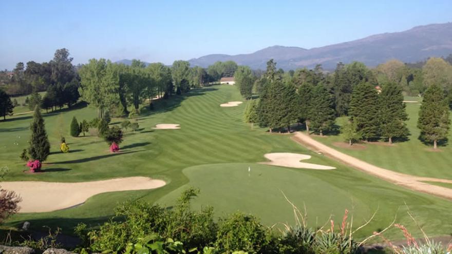 José Royo, testigo del aterrizaje forzoso sobre el golf de Mondariz: "Por un minuto no nos cogió"