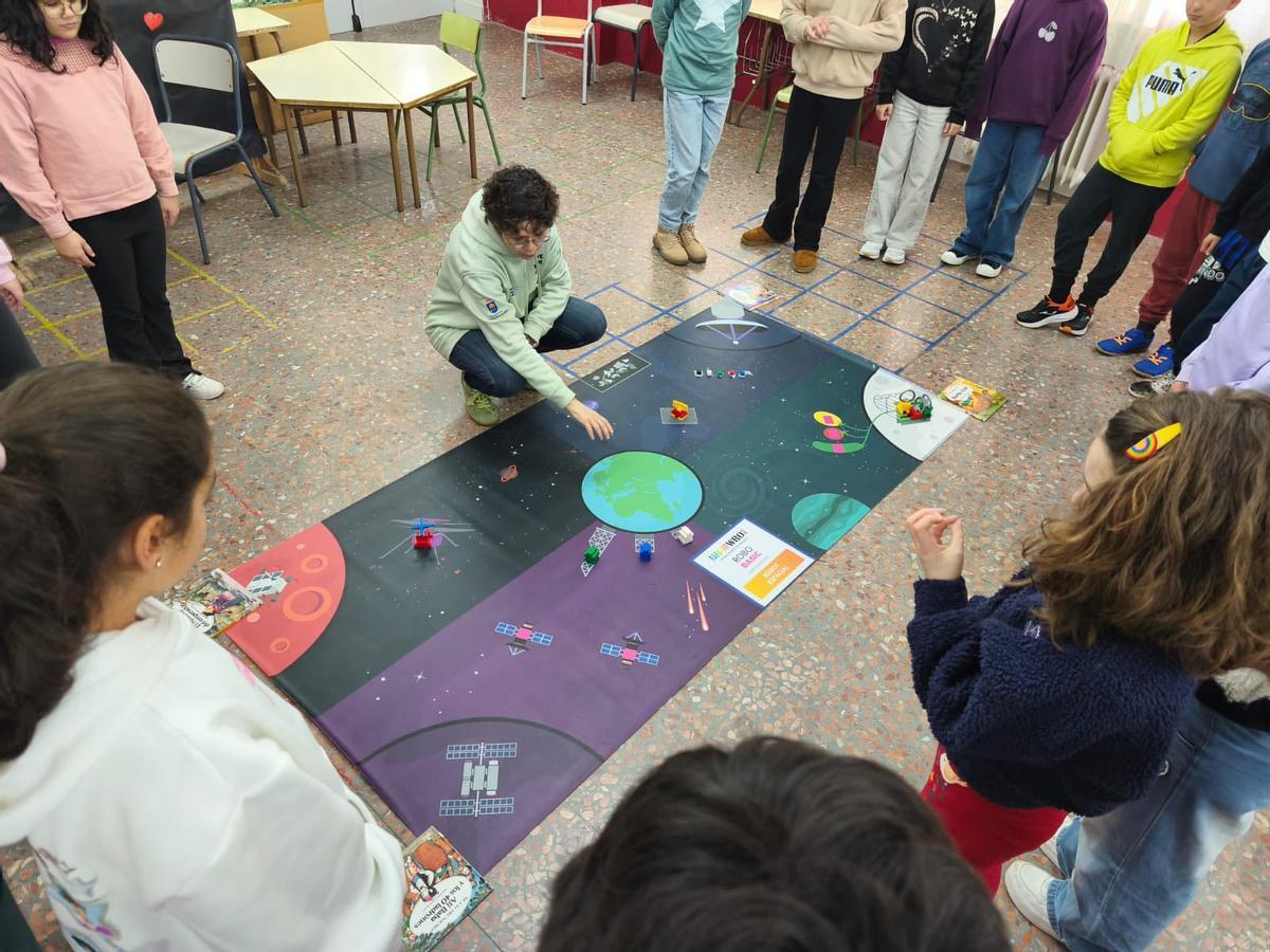 Una de las actividades realizadas en esta semana sobre robótica, en Navalmoral.