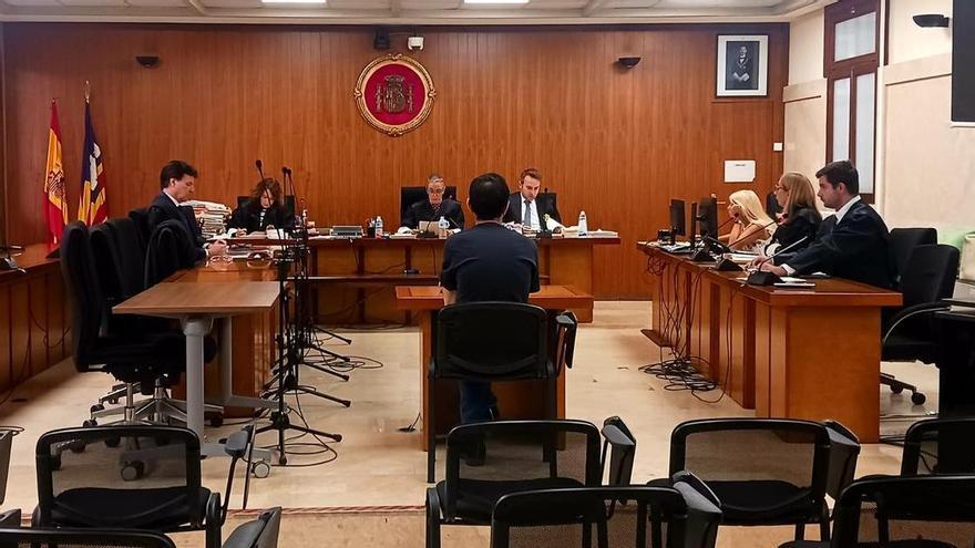 Sin crucero, sin escapada familiar y sin los pasajes a Maldivas: Condenado el responsable de una agencia de viajes de Palma por quedarse el dinero de las reservas