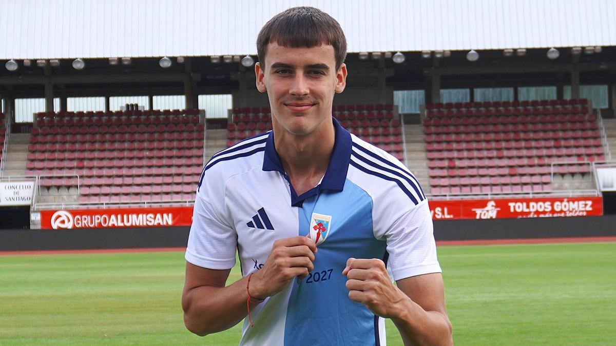 Teofilovic luciendo la camiseta de la SD Compostela.