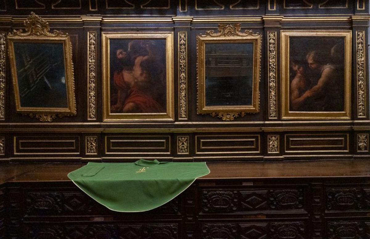 Cuadros exhibidos en la sacristía atribuidos a Luca Giordano. | J.L.F.