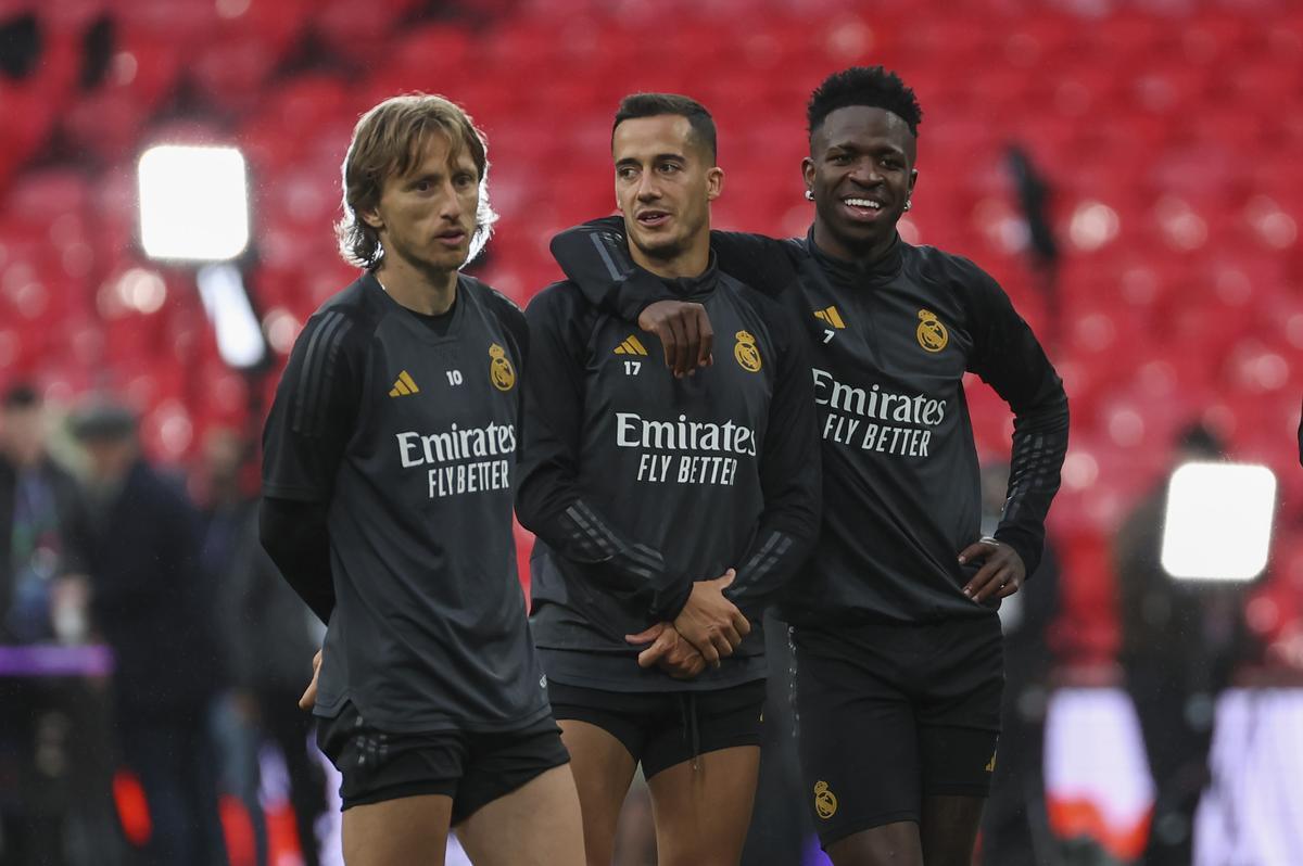 Luka Modric, Lucas Vázquez y Vinicius, antes de la final de la Champions ganada por el Real Madrid.