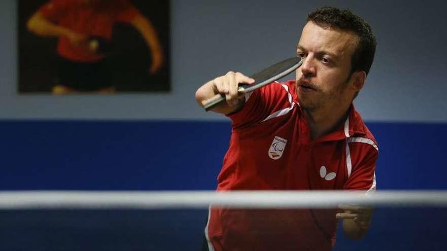 Alberto Seoane durante un partido con la selección española.