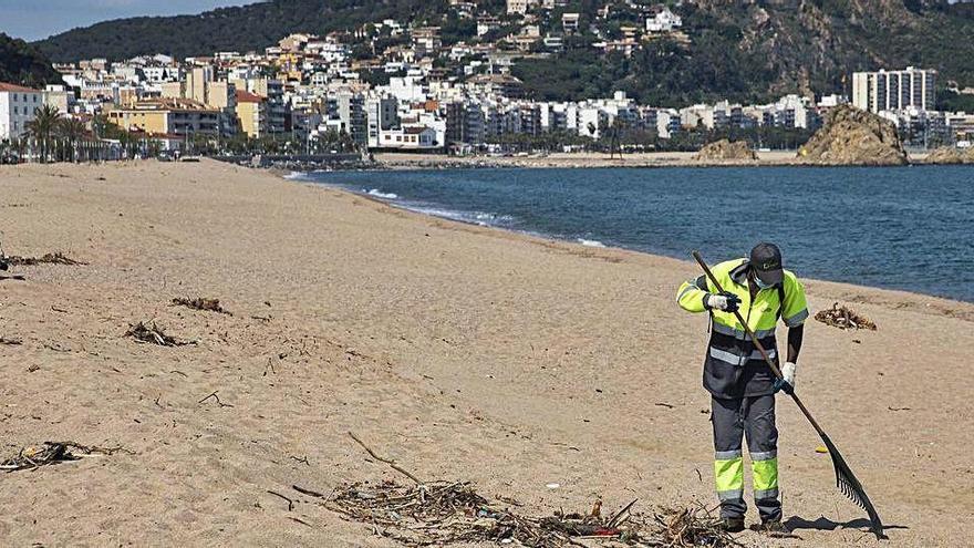 El Govern recomana limitar  el temps d&#039;estada a les platges