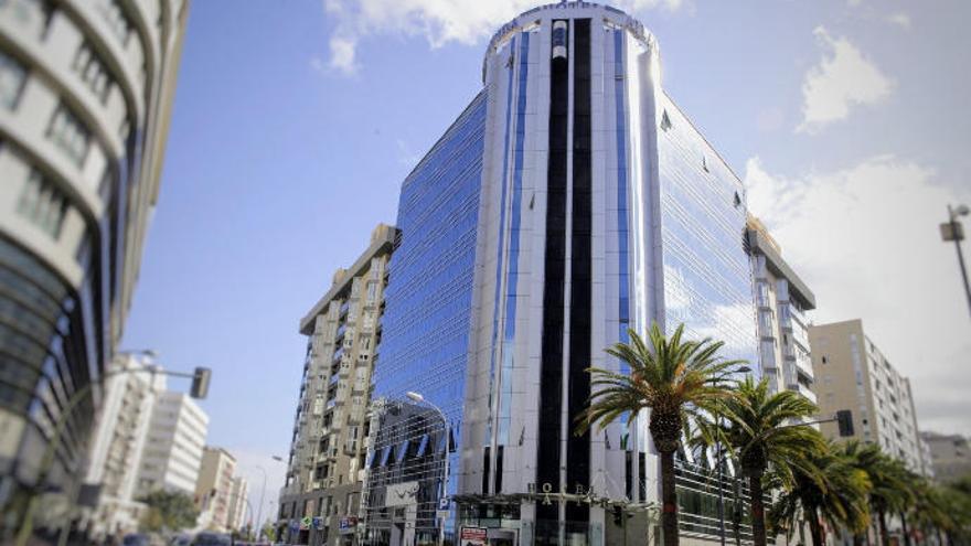 Vista del Hotel Silken Atlántida tomada el pasado día 8, cuando tuvo lugar su reapertura tras el parón por el virus.