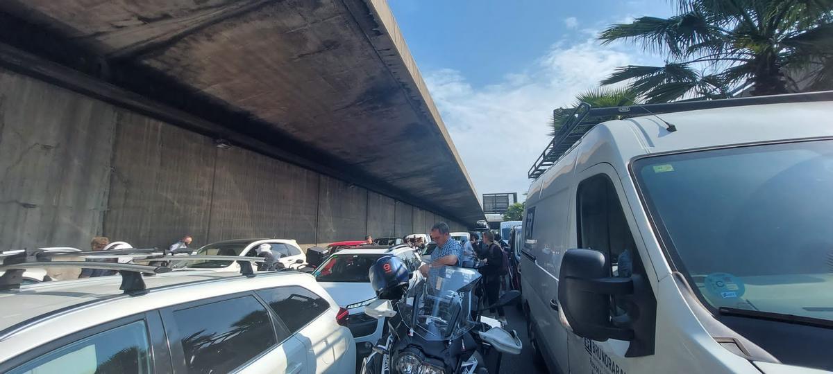 Colas en la Ronda de Dalt este miércoles por la mañana