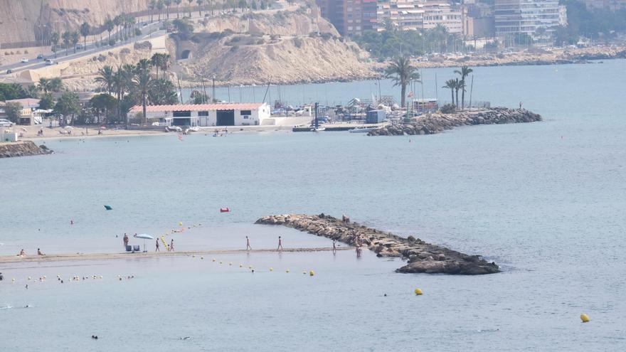 La Policía de Alicante investiga el hallazgo de un cadáver en el espigón del Postiguet
