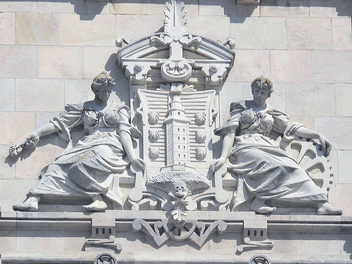 Escudo en el Palacio Municipal, en la plaza de María Pita.