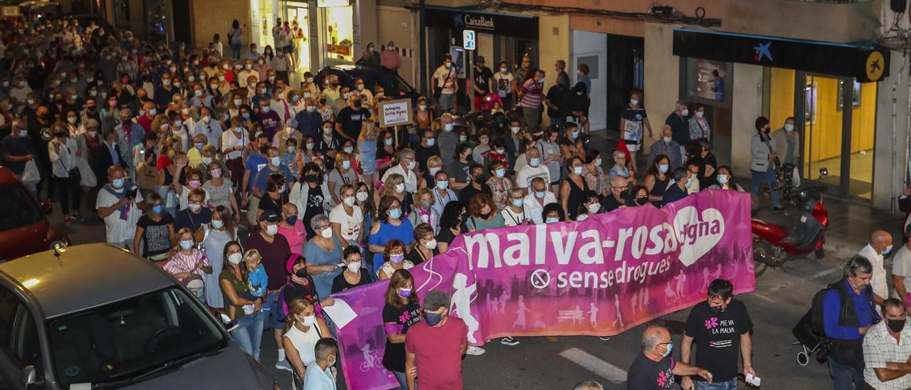 Los vecinos de la Malva-rosa han salido a la calle en varias ocasiones para protestar por la inseguridad y degradación del barrio.