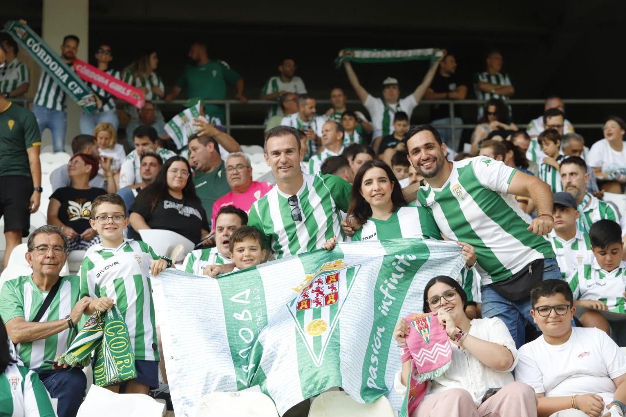 Córdoba CF-Ponferradina | Las imágenes de la afición blanquiverde en el play off de ascenso