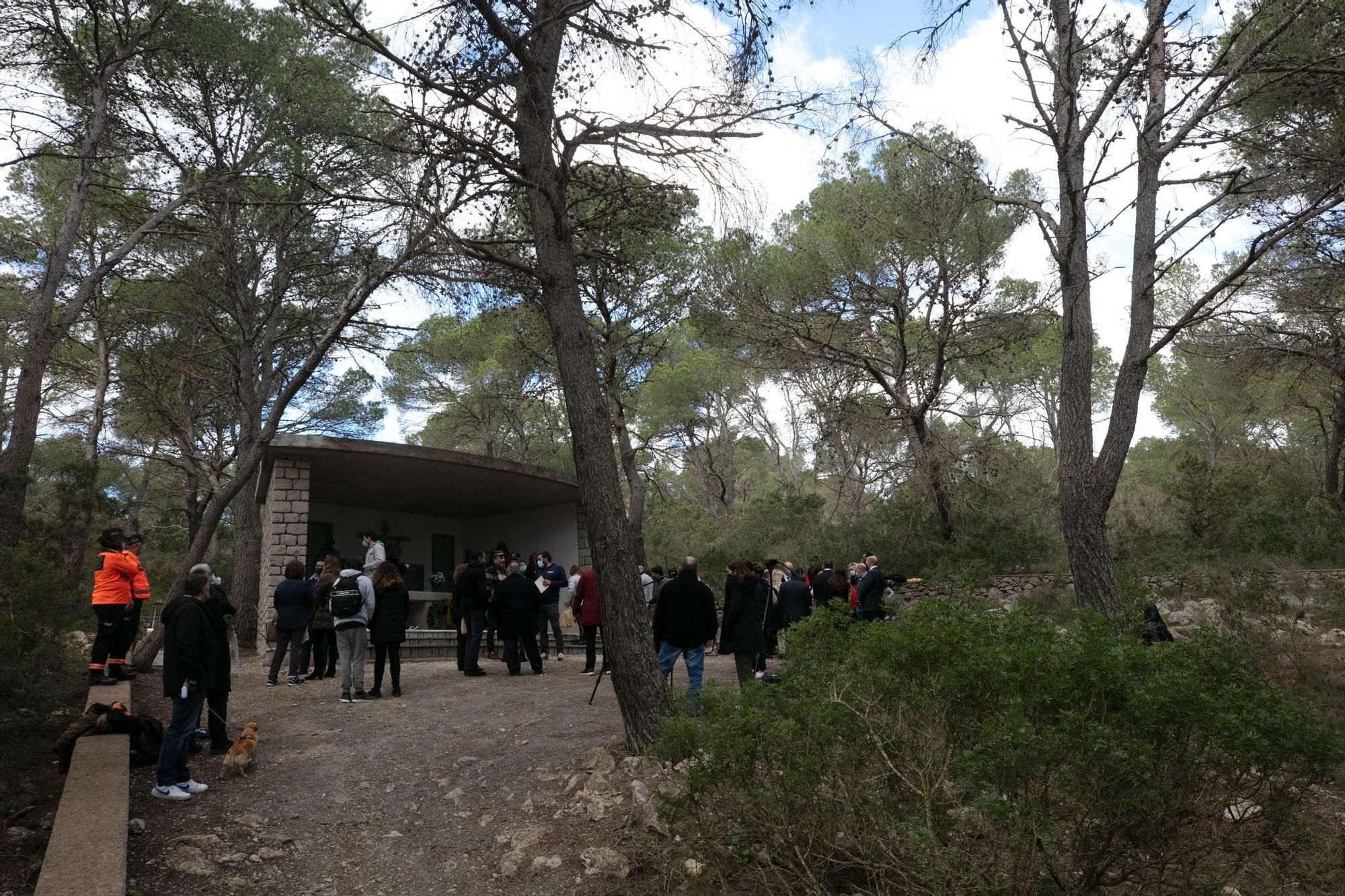 Homenaje a las víctimas del accidente aéreo de ses Roques Altes