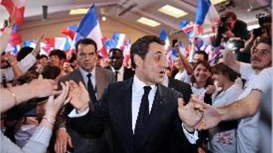 Sarkozy, aclamat durant un acte de campanya.