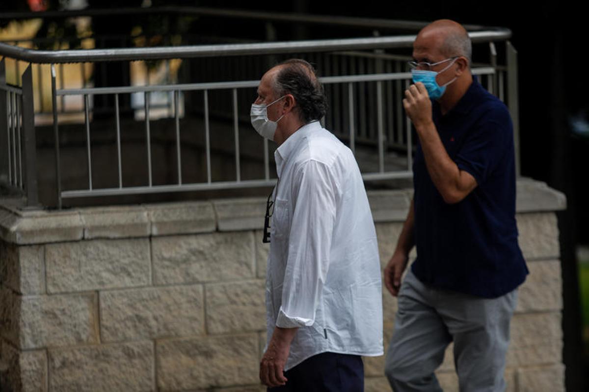 Compañeros y amigos de Ramón Vilar le despiden en el tanatorio de València Compañeros y amigos de Ramón Vilar le despiden en el tanatorio de València