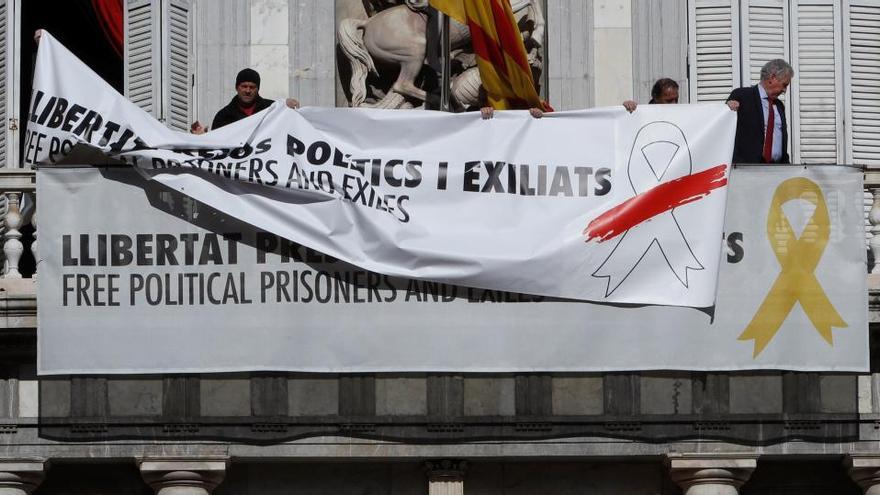 La pancarta que el TSJC prohibeix exhibir al Palau de la Generalitat