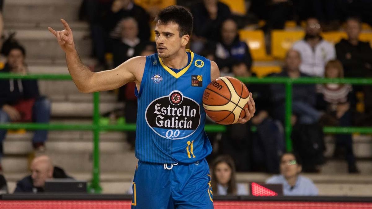 Pol Figueras, en un partido con el Ourense la temporada pasada.