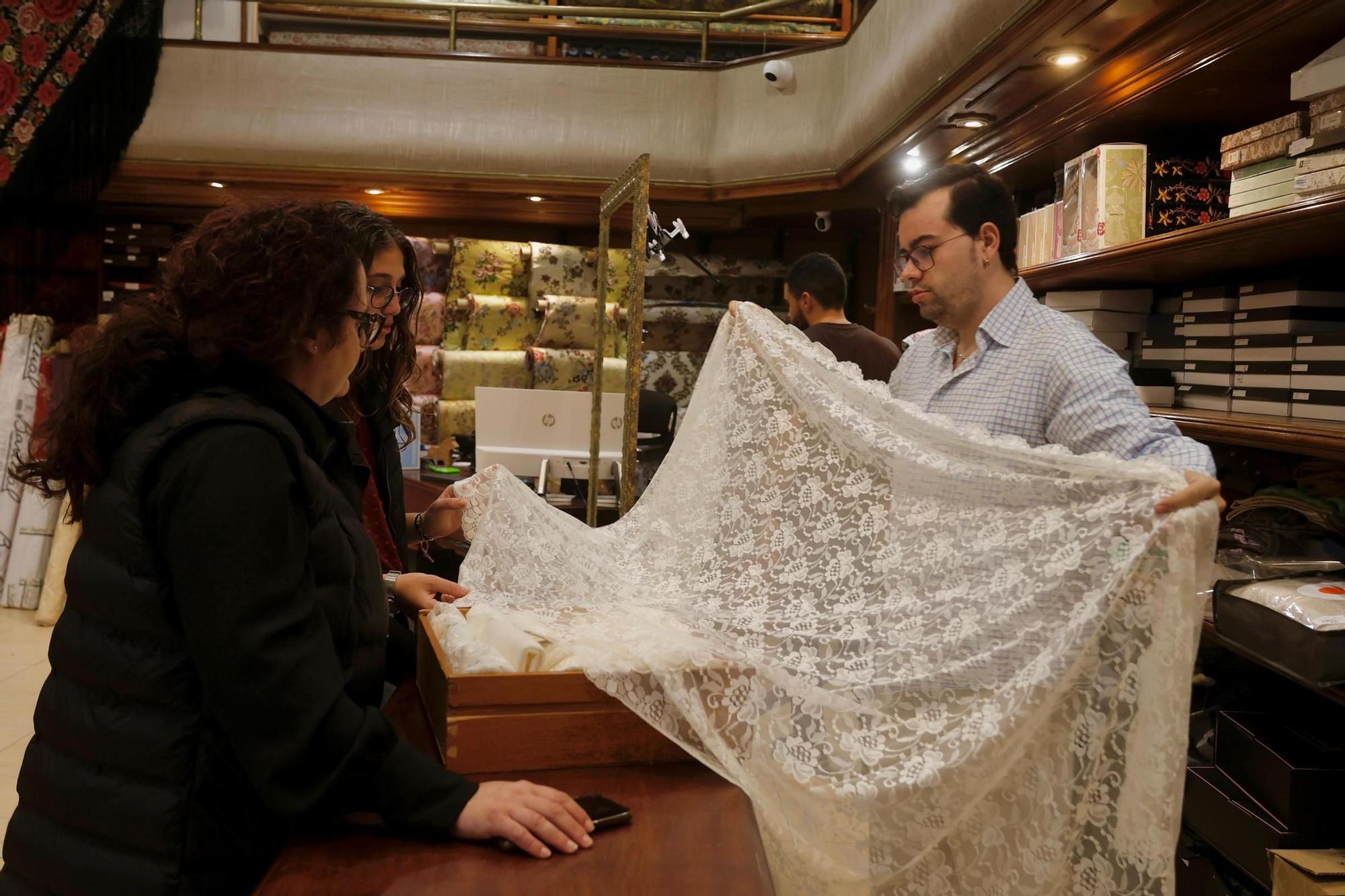 Colas en las tiendas de indumentaria valenciana