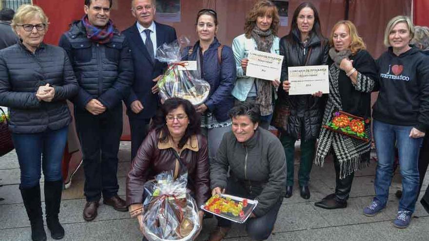 Ganadores del concurso gastronómico y de fotografía con García Bermejo, Gaspar Corrales y Maribel Escribano.