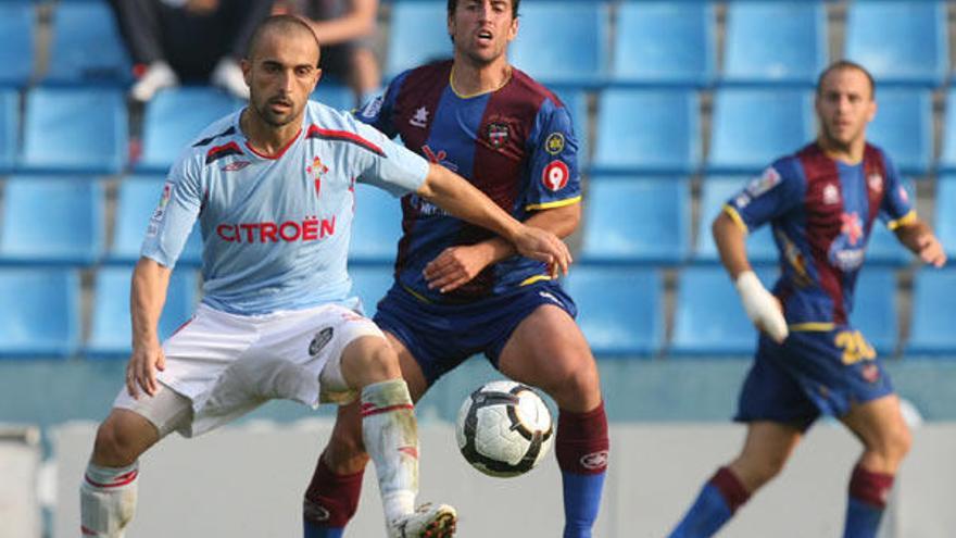 Cristian Bustos durante un partido de esta temporada