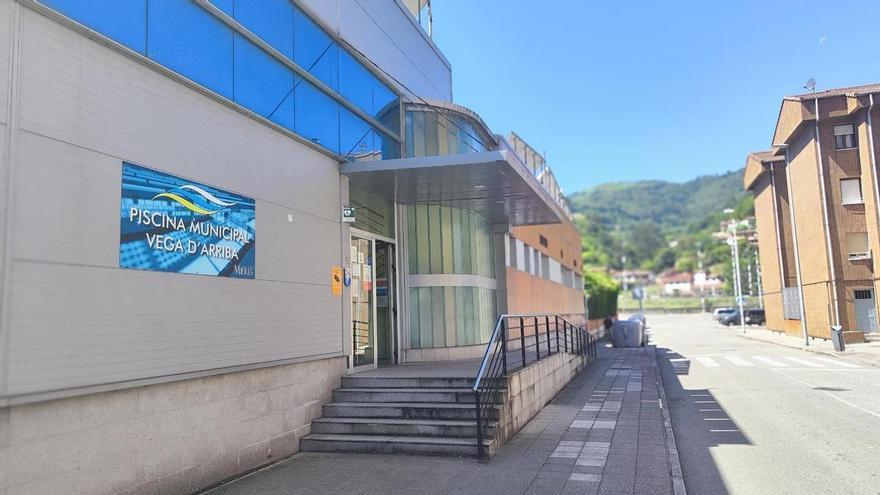 Condenado por masturbarse ante un menor en la piscina de Mieres