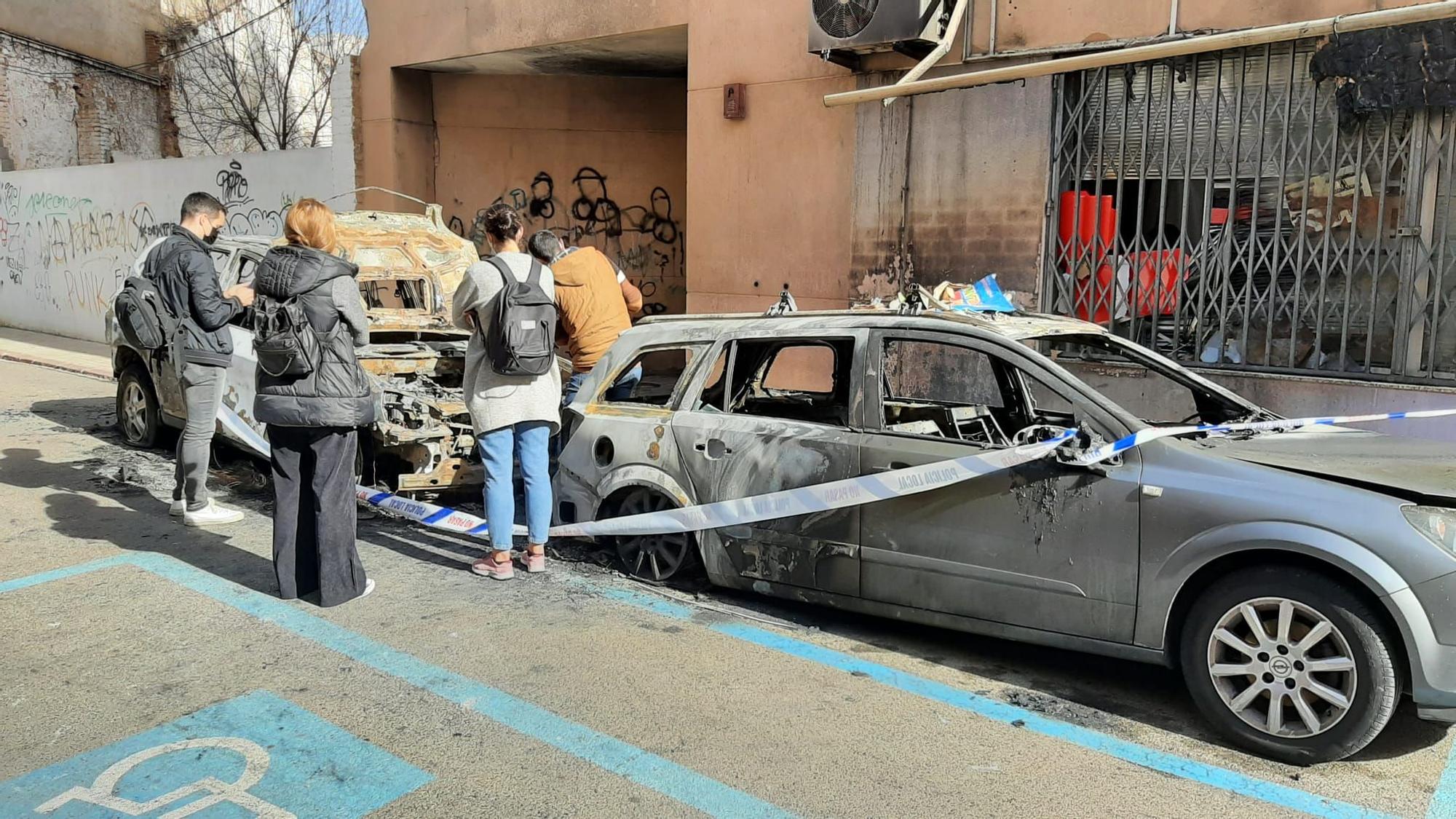 Arden tres vehículos en Vila-real
