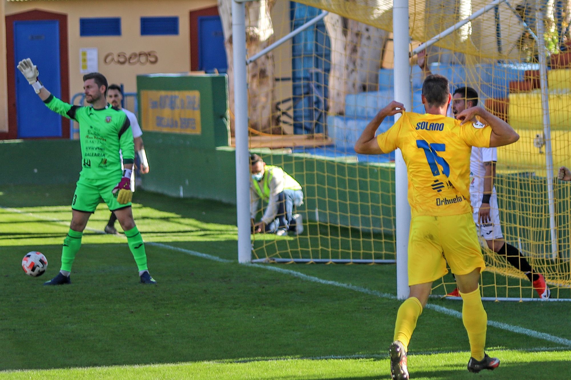 El Orihuela vence al Peña Deportiva y se sitúa tercero