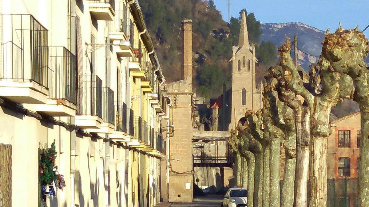 Imatge de la colònia l&#039;Ametlla de Casserres, amb l&#039;església