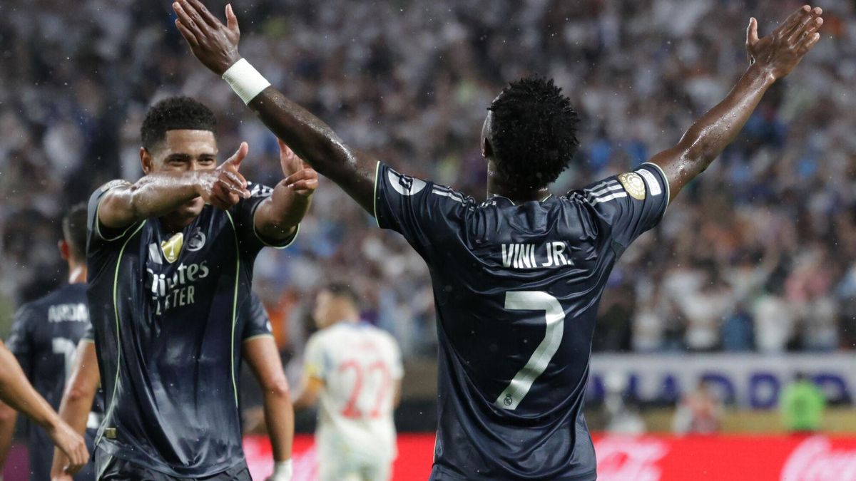 Bellingham y Vinicius celebran un gol juntos