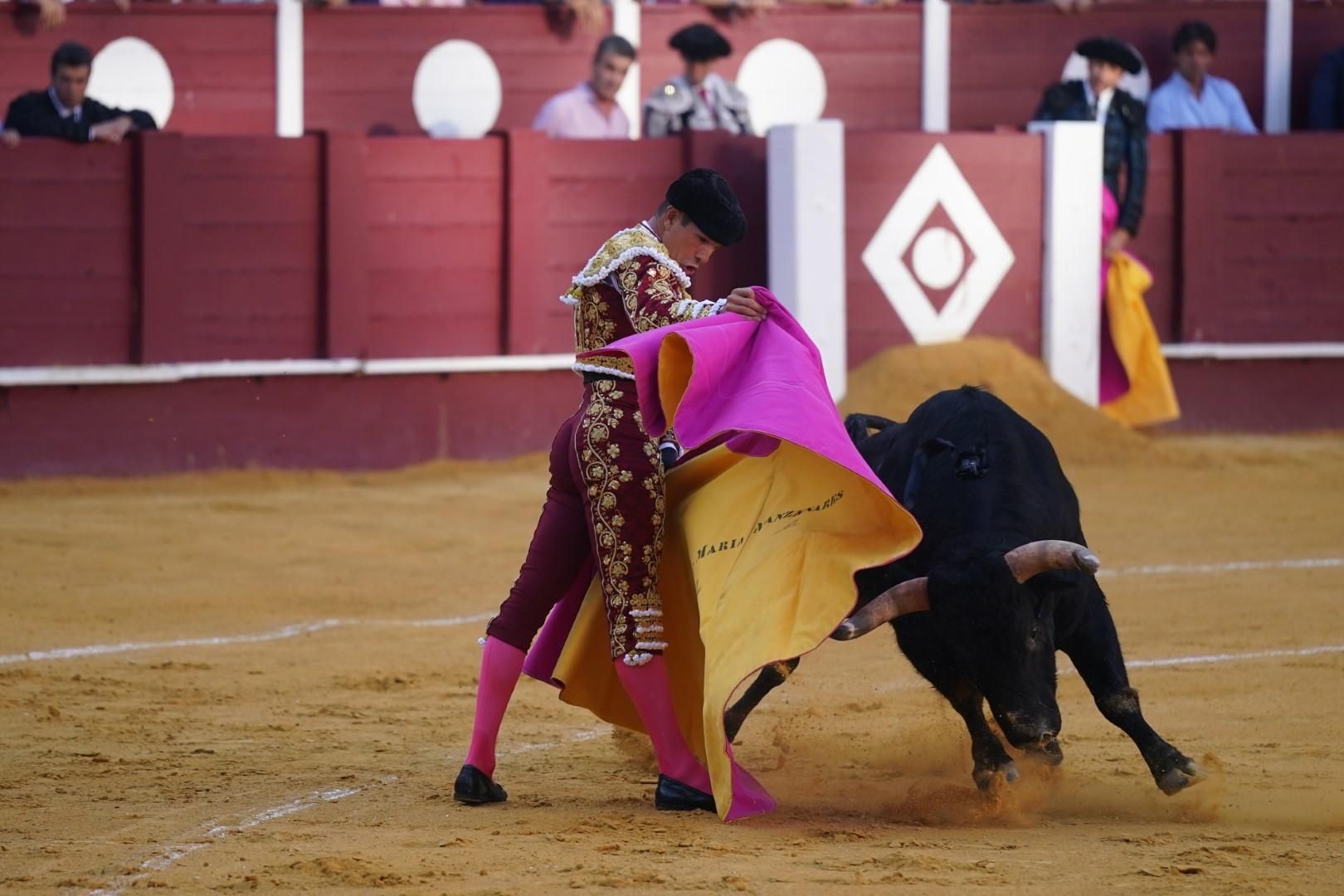 Toros en la Feria I Sexta corrida de abono y puerta grande de Roca Rey