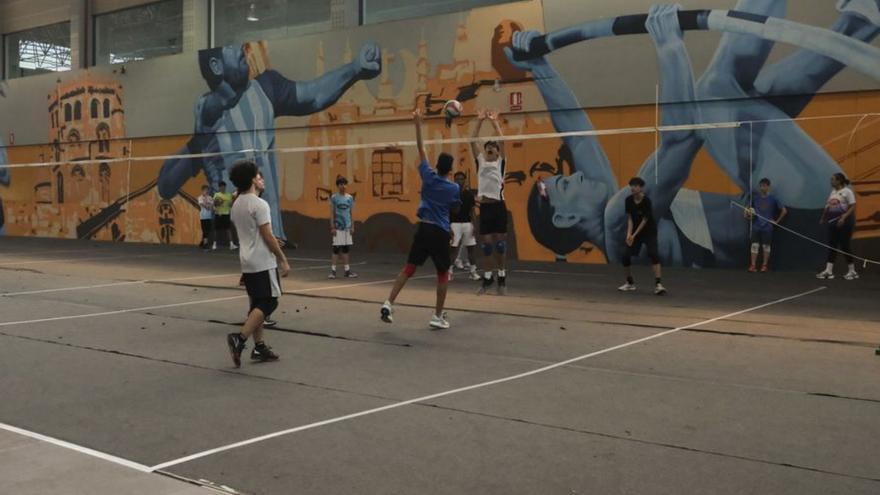 Partido de voleibol celebrado durante el Sportur. | Roi Cruz