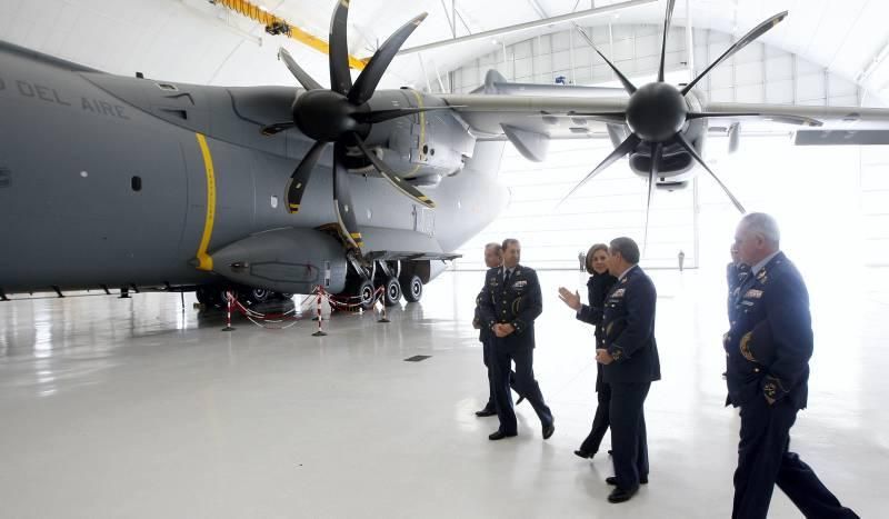 Visita de Cospedal a la Base Aérea de Zaragoza