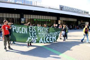 Contracimera climàtica a Barcelona: «La COP27 no té cap sentit, és paper mullat»