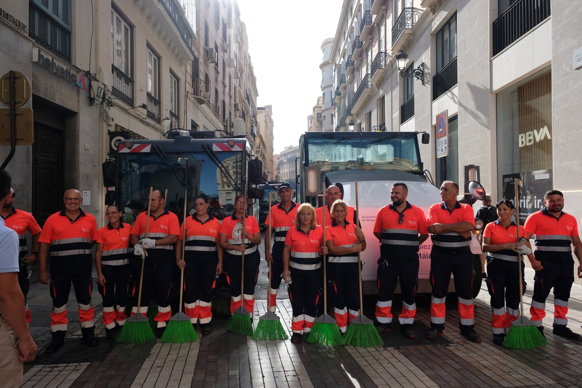 Feria de Málaga 2023 | Operarios de Limasam durante el operativo diario de limpieza del Centro