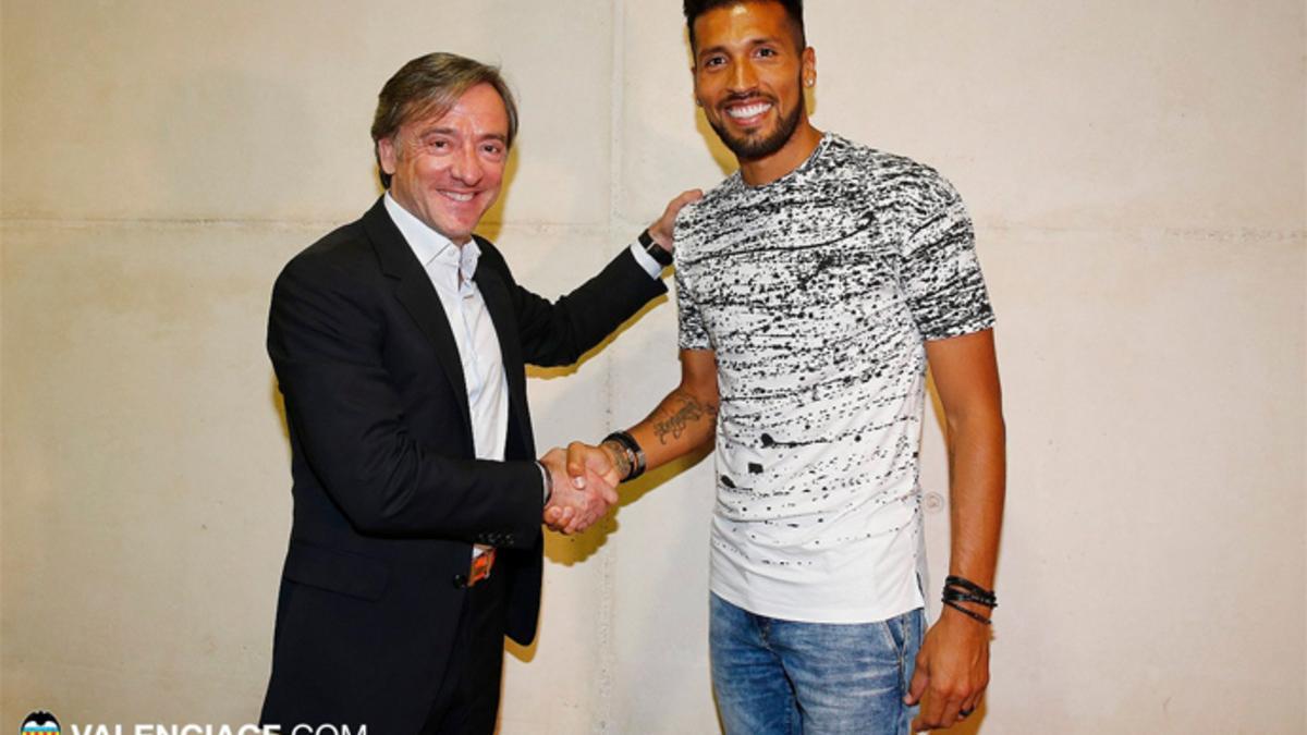 Garay confía en cuajar una gran temporada en Mestalla