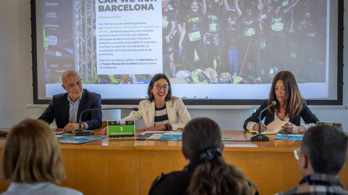Presentación de la carrera solidaria 'Can We Run'. Intervienen el director general de Prensa Ibérica en Catalunya y Baleares, Félix Noguera; la alcaldesa de Santa Coloma, Núria Parlon; y la directora de la Fundación Altarriba, Yolanda Valbuena.